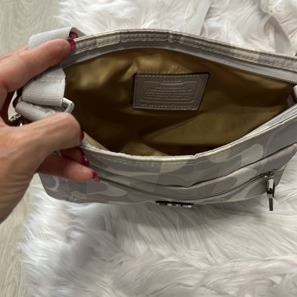 Coach crossbody. Long strap. Good condition - Picture 4 of 5